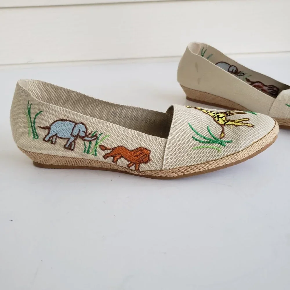 Vintage 70s/80s Margery Wind by Beacon wild animals embroidered canvas shoes